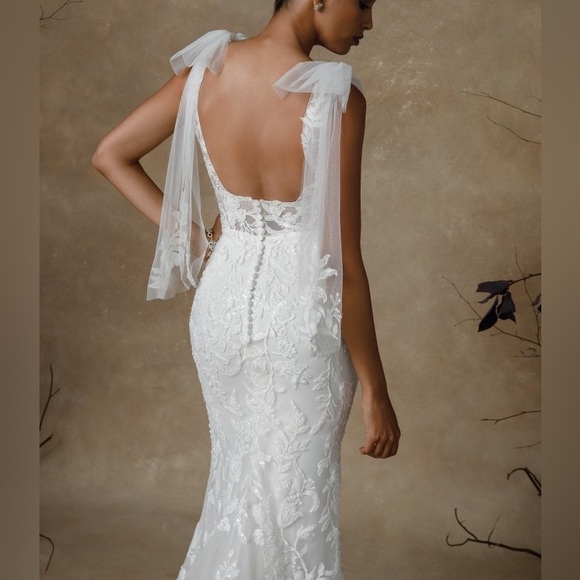 Justin Alexander Gretchen 88326 Plunging V Neck Bead Wedding Dress - Picture 16 of 17